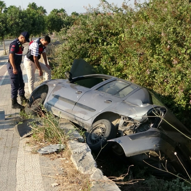 Otomobil yayaya çarpıp şarampole devrildi
Zamanla yarışan kurtarma ekibi, e...