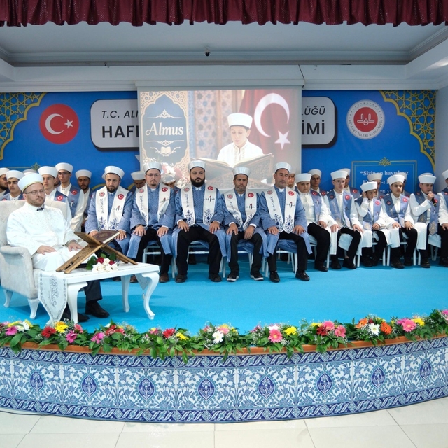 Almus'ta 41 hafız icazet belgelerini aldı