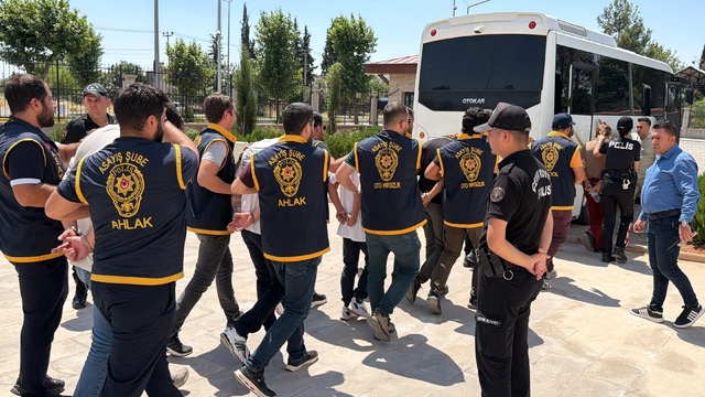 Operasyonla yakalanan sahte bankacılar tutuklandı
