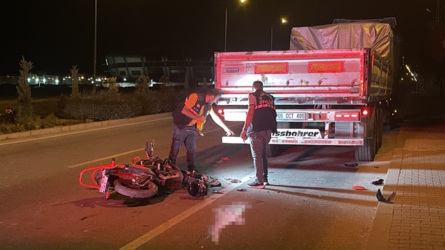 Karaman'da motosiklet kazası: 1 ölü
Park halindeki tıra çarpan 18 yaşındaki motosiklet sürücüsü hayatını kaybetti