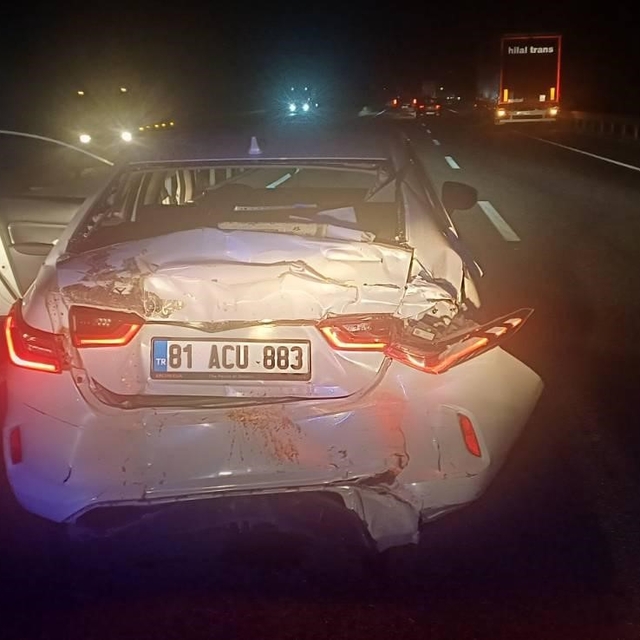 Alkollü tır sürücüsü otomobile arkadan çarptı, 3 yaralı