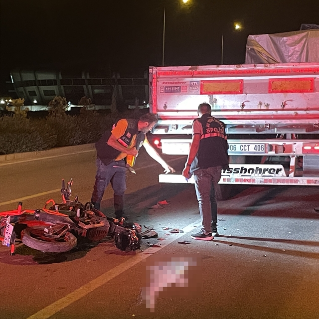 Karaman'da motosiklet kazası: 1 ölü
Park halindeki tıra çarpan 18 yaşındaki...
