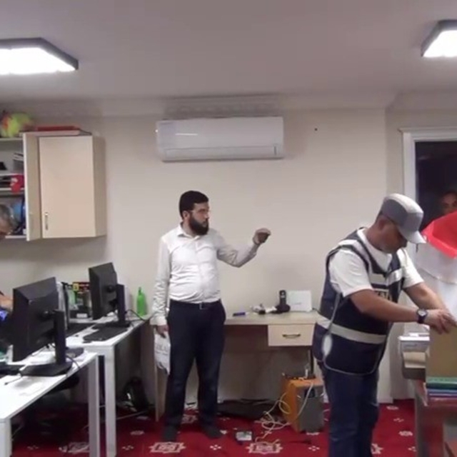 Kuytulcular, operasyon olacağını anlayınca bilgisayar kasalarını boşaltıp h...