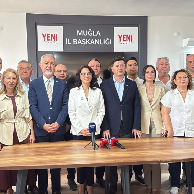 Menteşe Belediye Başkanı Aras Yeni Parti'ye geçti