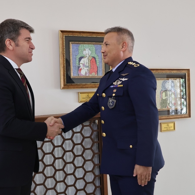 Merzifon 5'inci Ana Jet Üs Komutanı olarak atanan Alper Gezeravcı, Vali Bak...