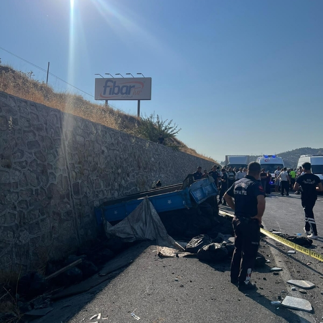 Çekici, traktöre arkadan çarptı: 1 ölü, 2 yaralı
