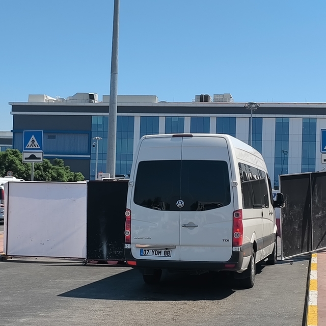 Emekli polis kız arkadaşını tabancayla vurarak öldürdü