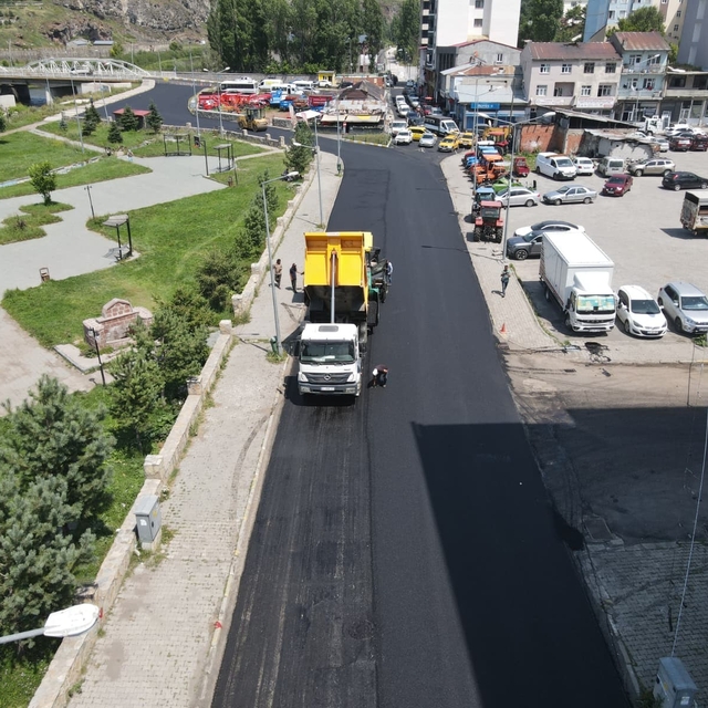 Belediye ekiplerinin asfalt çalışmaları drone ile havadan görüntülendi
