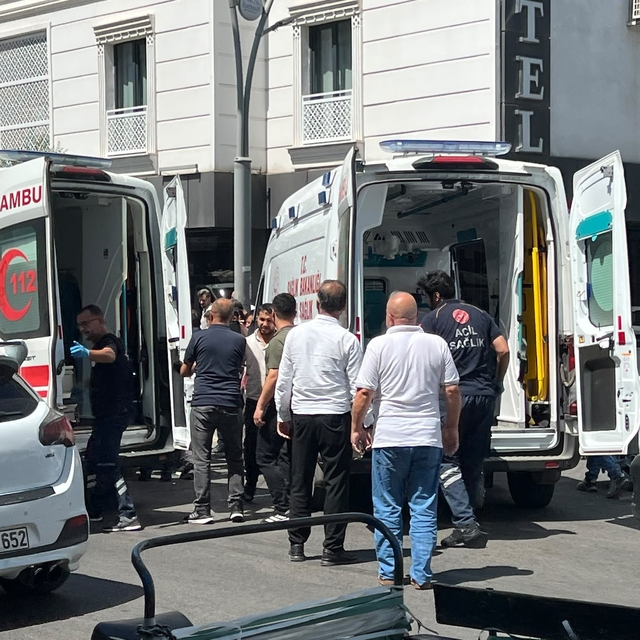 Batman'da motosiklet ile iki otomobil çarpıştı: 2 yaralı