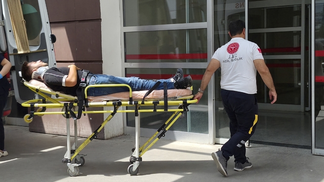 Motosiklet ile otomobil çarpıştı: 1 yaralı