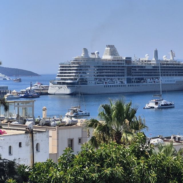 Bodrum'a iki gemi ile 1144 yolcu geldi