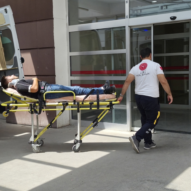 Motosiklet ile otomobil çarpıştı: 1 yaralı