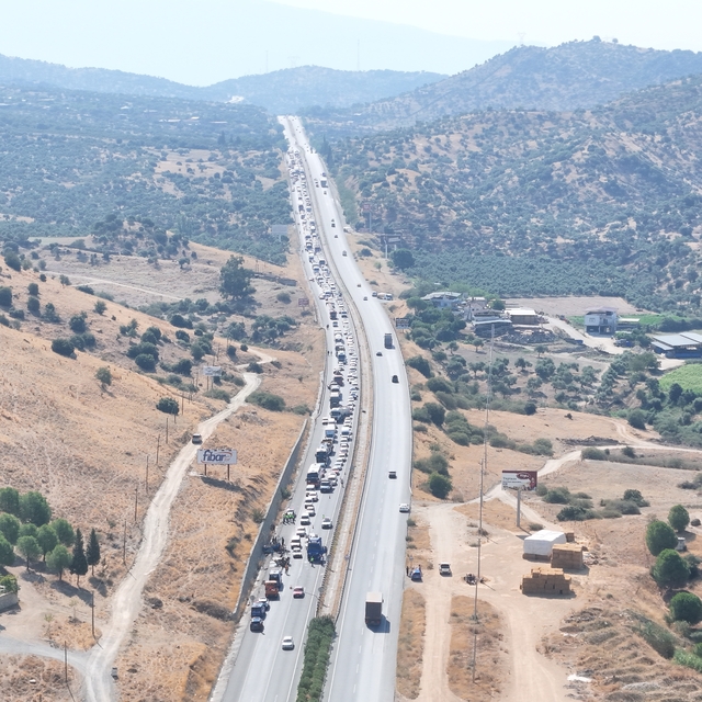 Kazalar sonrası Aydın Muğla karayolu kilitlendi: "Araç kuyruğu 5 kilometrey...