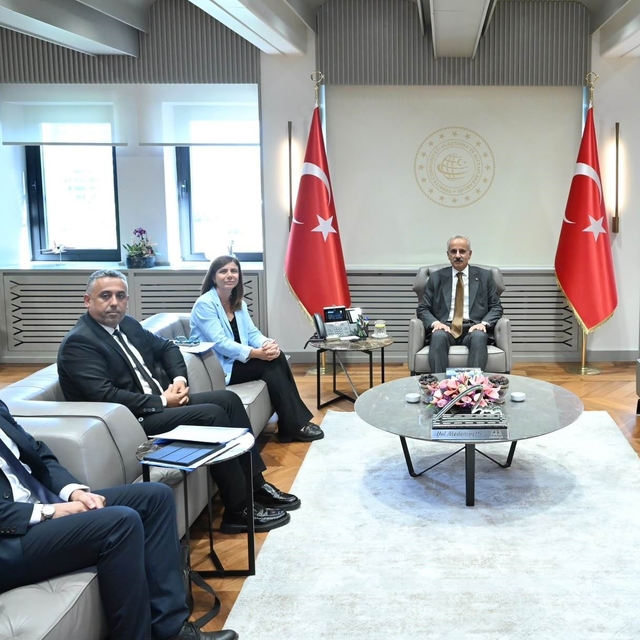 Başkan Bucak, Ulaştırma Bakanı Uraloğlu ile tramvay projesini değerlendirdi