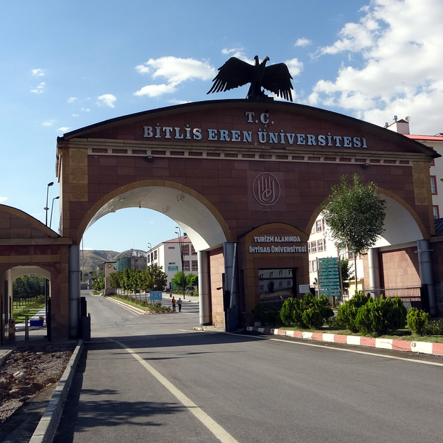 İlk öğrencilerini alan Bitlis Eren Üniversitesi Tıp Fakültesi, devlet ünive...