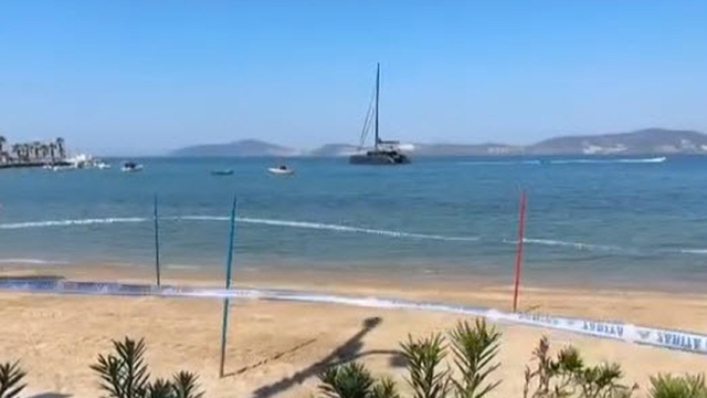 Muğla'da halk plajı, deniz suyundaki kirlilik şüphesiyle tedbiren kapatıldı