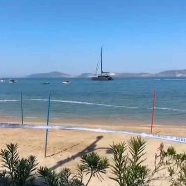 Muğla'da halk plajı, deniz suyundaki kirlilik şüphesiyle tedbiren kapatıldı