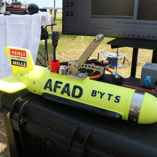 Sergide gördüğü yabancı sonar sistemini Türkiye'de yerlileştirdi