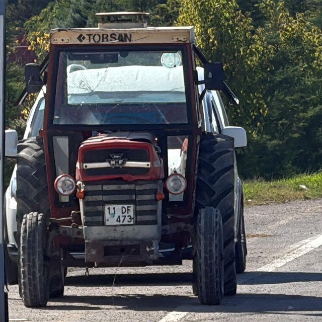 Yüzde 50 zihinsel engelli genç, Bozüyük'ten çaldığı traktörle 55 kilometre...