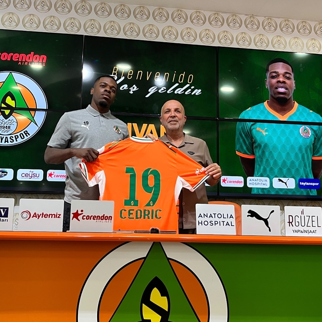 Corendon Alanyaspor, Ivan Cedric'i kadrosuna kattı
Alanyaspor Başkanı Hasan...
