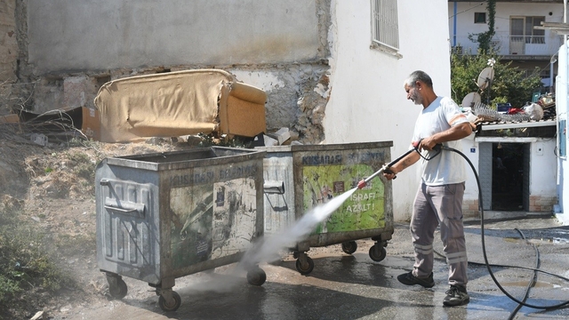 Kuşadası'nda temizlik seferberliği
Dağ Mahallesi baştan aşağı temizlendi