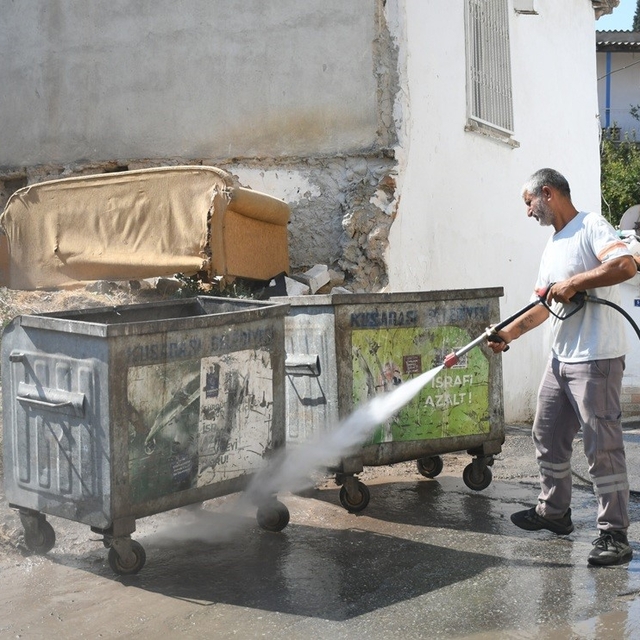 Kuşadası'nda temizlik seferberliği
Dağ Mahallesi baştan aşağı temizlendi