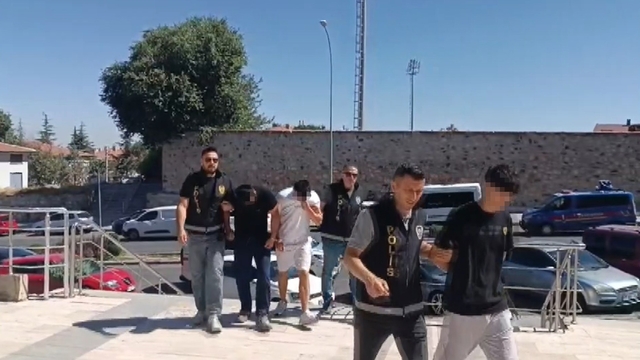 "Sazan sarmalı" dolandırıcılığına 3 ilde operasyon: 2 tutuklama