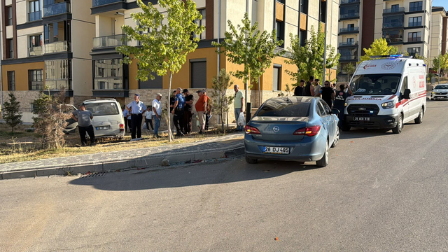 Eskişehir'de otomobille kamyonet çarpıştı; 6 yaralı