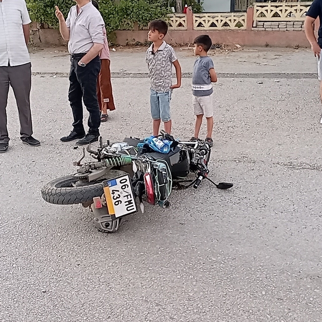 Tokat'ta 14 yaşındaki sürücünün kullandığı otomobil ile motosiklet çarpıştı...