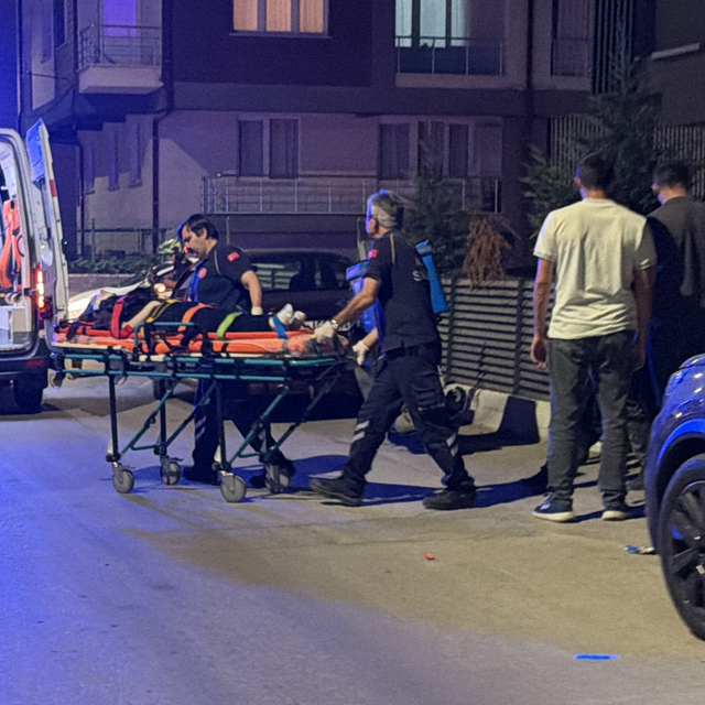 Çatı katından düşen kadın, ağır yaralandı