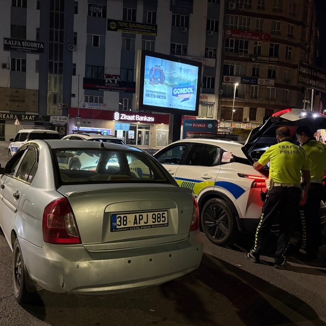 Kayseri'de korsan taksicilik yapan sürücüye 100 bin TL para cezası
Korsan t...