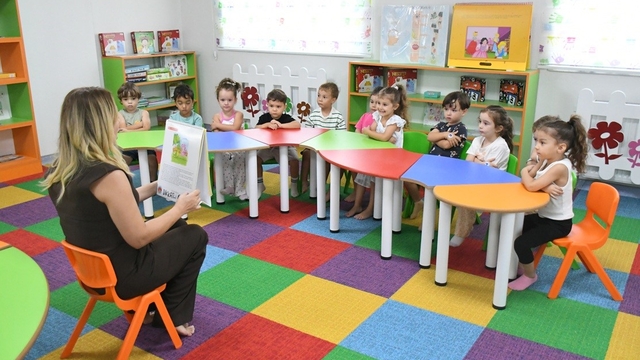 Kuşadası'nda miniklerin eğitim yolculuğu Çocuk Gelişim Merkezi'nde sürüyor