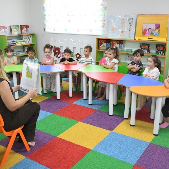 Kuşadası'nda miniklerin eğitim yolculuğu Çocuk Gelişim Merkezi'nde sürüyor