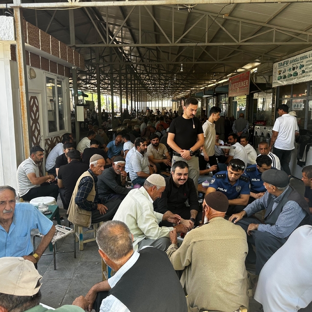 Dicle Kaymakamı Atış, esnaf ve vatandaşlarla buluşmaya devam ediyor