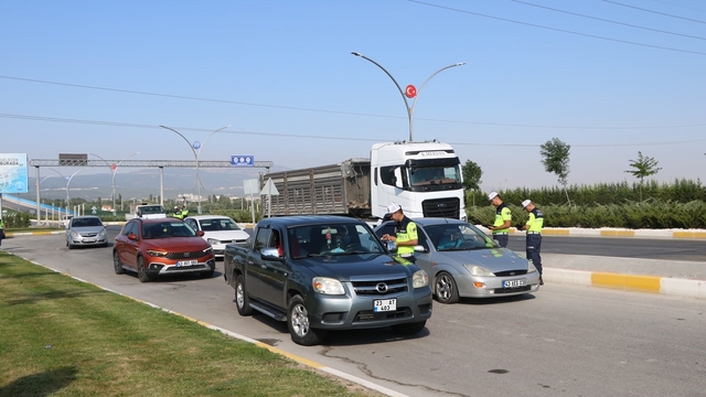 Kütahya'da emniyet kemeri ve çocuk bağlama sistemi denetimi