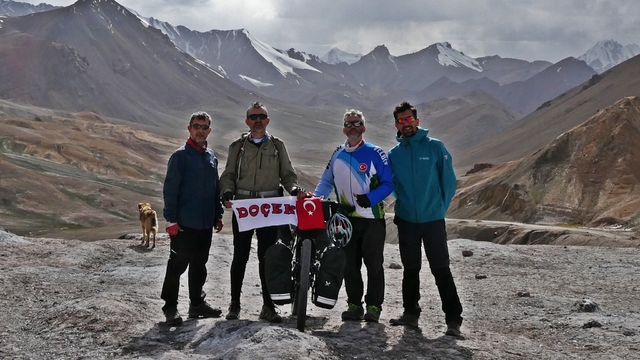 Pamir Otoyolu'nu 1 ayda tamamlayan ilk Türk bisiklet topluluğu oldular