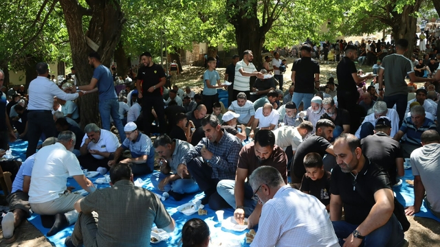 Yapılmadığında köyde 'uğursuzluk' yaşandığına inandıkları etkinliği 300 yıldır sürdürüyorlar
