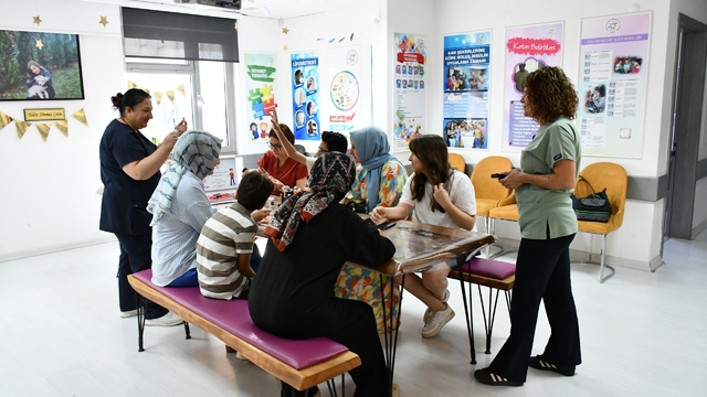 Düzce'de çocuk diyabeti için güçlü merkez
Çocuk Diyabeti Uygulama ve Araştırma Merkezi ailelere ve çocuklara 7-24 destek veriyor
