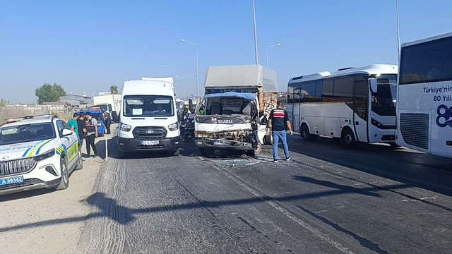 Kamyon, kamyona arkadan çarptı, 5 kilometre araç kuyruğu oluştu