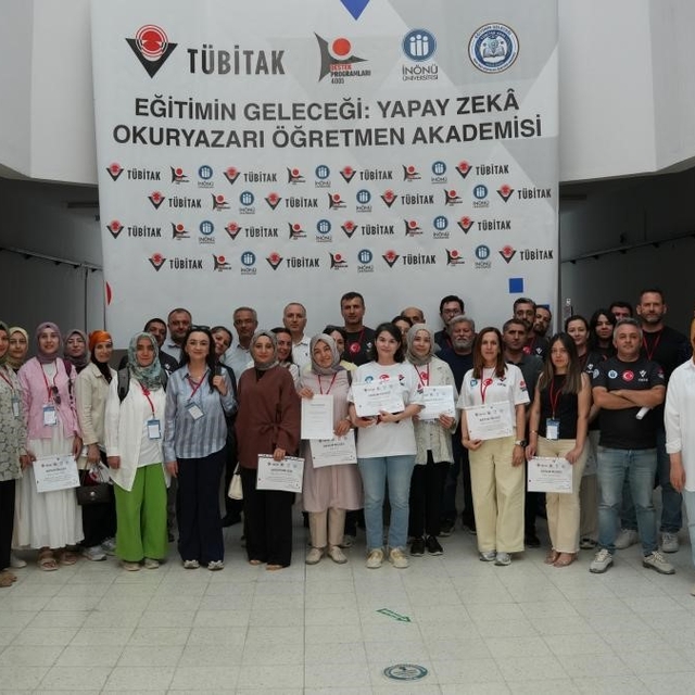 Yapay zeka okuryazarı öğretmen akademisi programı sona erdi