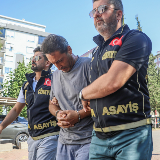 Sevgilisini öldüren emekli polis, adliyede