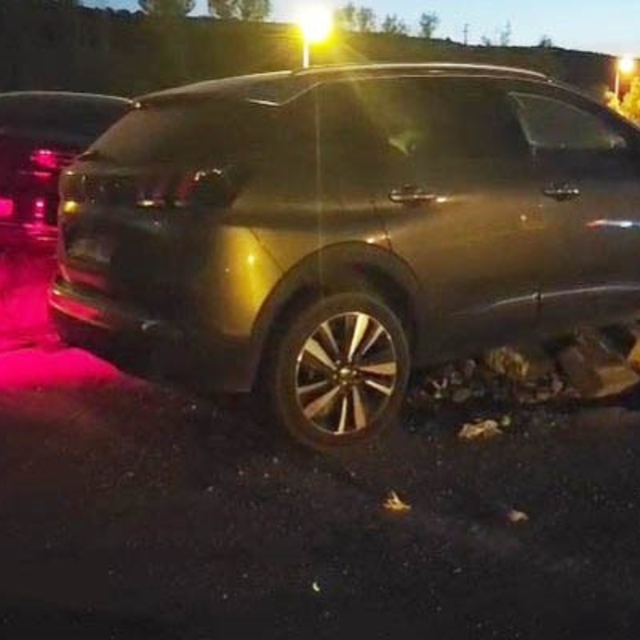 Isparta'da iki otomobil kavşakta çarpıştı: 10 yaralı