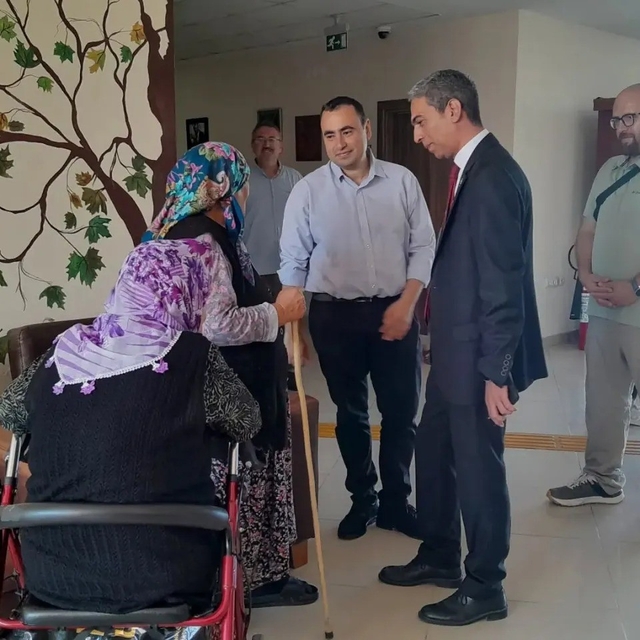 Sinop'ta huzurevi sakinlerine sürpriz doğum günü