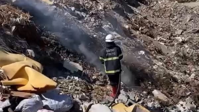 Erzin'de çöplük alanında çıkan yangın kontrol altına alındı