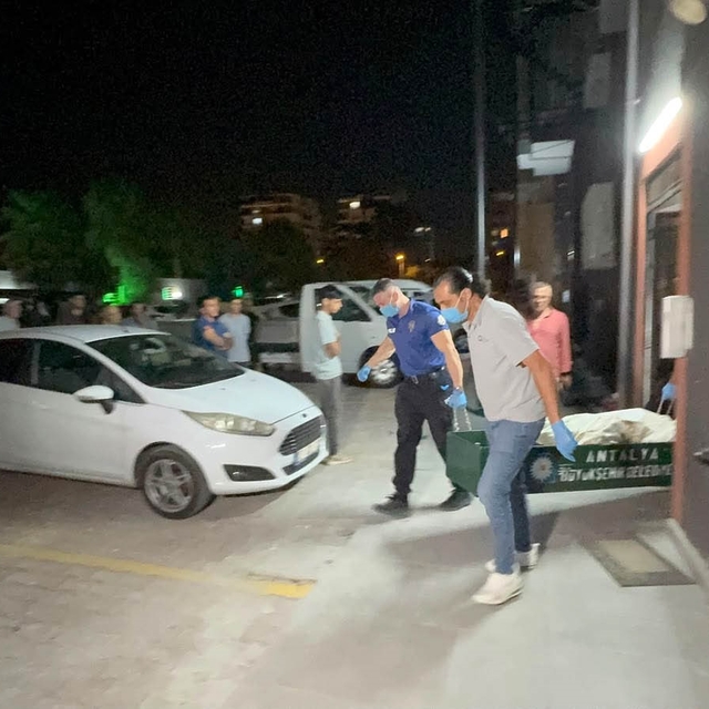 Antalya'da Norveç asıllı yaşlı adam evinde ölü bulundu
72 yaşındaki adamın...