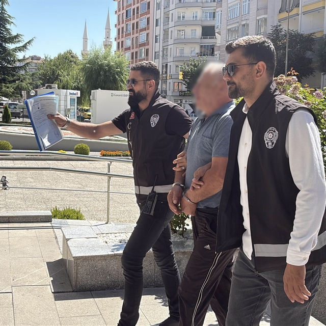 Tartıştığı kişiyi bıçaklayarak öldüren zanlı adliyeye sevk edildi
