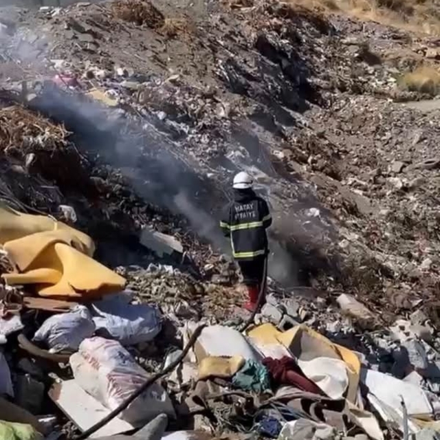 Erzin'de çöplük alanında çıkan yangın kontrol altına alındı