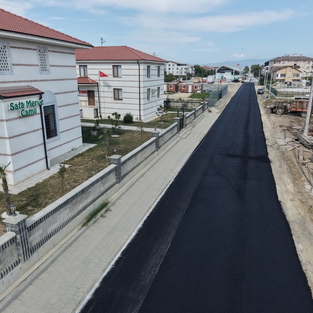 Başkan Özlü direksiyonu geçti yeni asfaltlanan yolları yerli otomobil ile t...