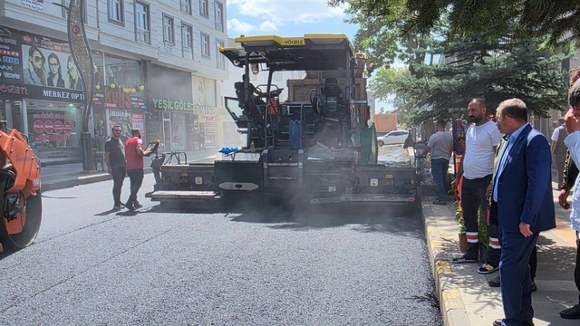 Kars'ta şehir içi yollarda asfalt seferberliği: Faikbey Caddesi yenileniyor