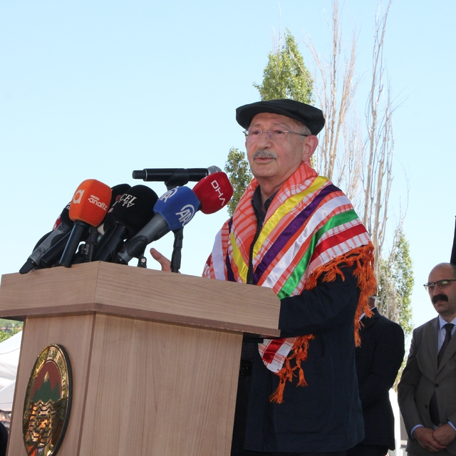 Kılıçdaroğlu Yörük etkinliğinde konuştu: "Yörük demek özgürlük demektir"
CH...